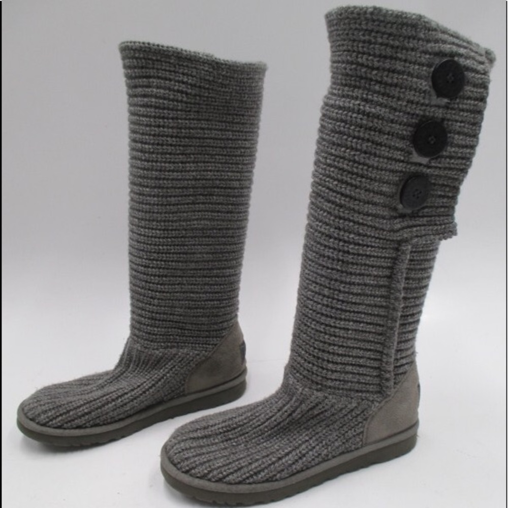 Size 8 Knitted Uggs